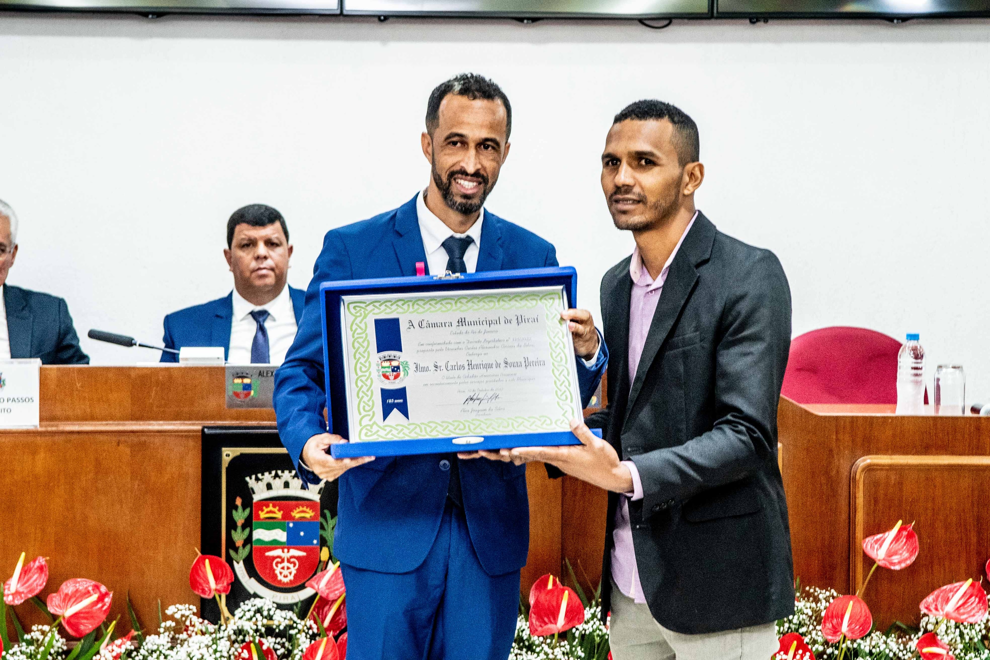 Xandeco e Daniel Silva Pereira, representando o homenageado Carlos Henrique de Souza Pereira.jpg
