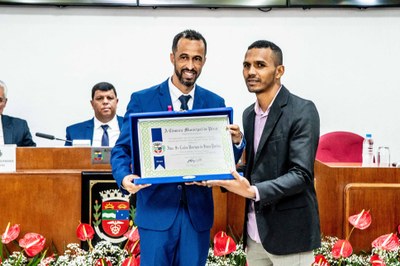 Xandeco e Daniel Silva Pereira, representando o homenageado Carlos Henrique de Souza Pereira.jpg