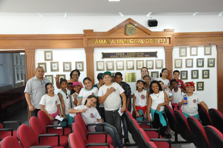 Alunos da Escola Municipal Nova Esperança visitam a Câmara