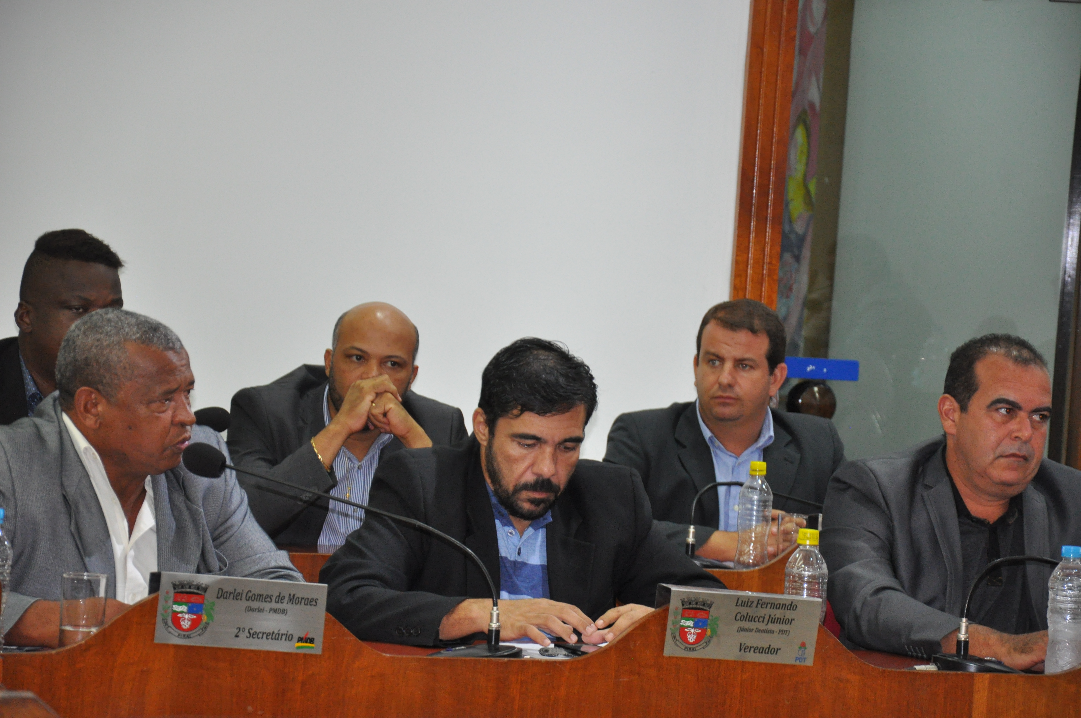  Câmara aprova requerimentos solicitando melhorias no serviço da Light   