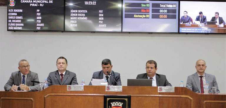 Câmara de Vereadores entrega Títulos de Cidadão Piraiense       