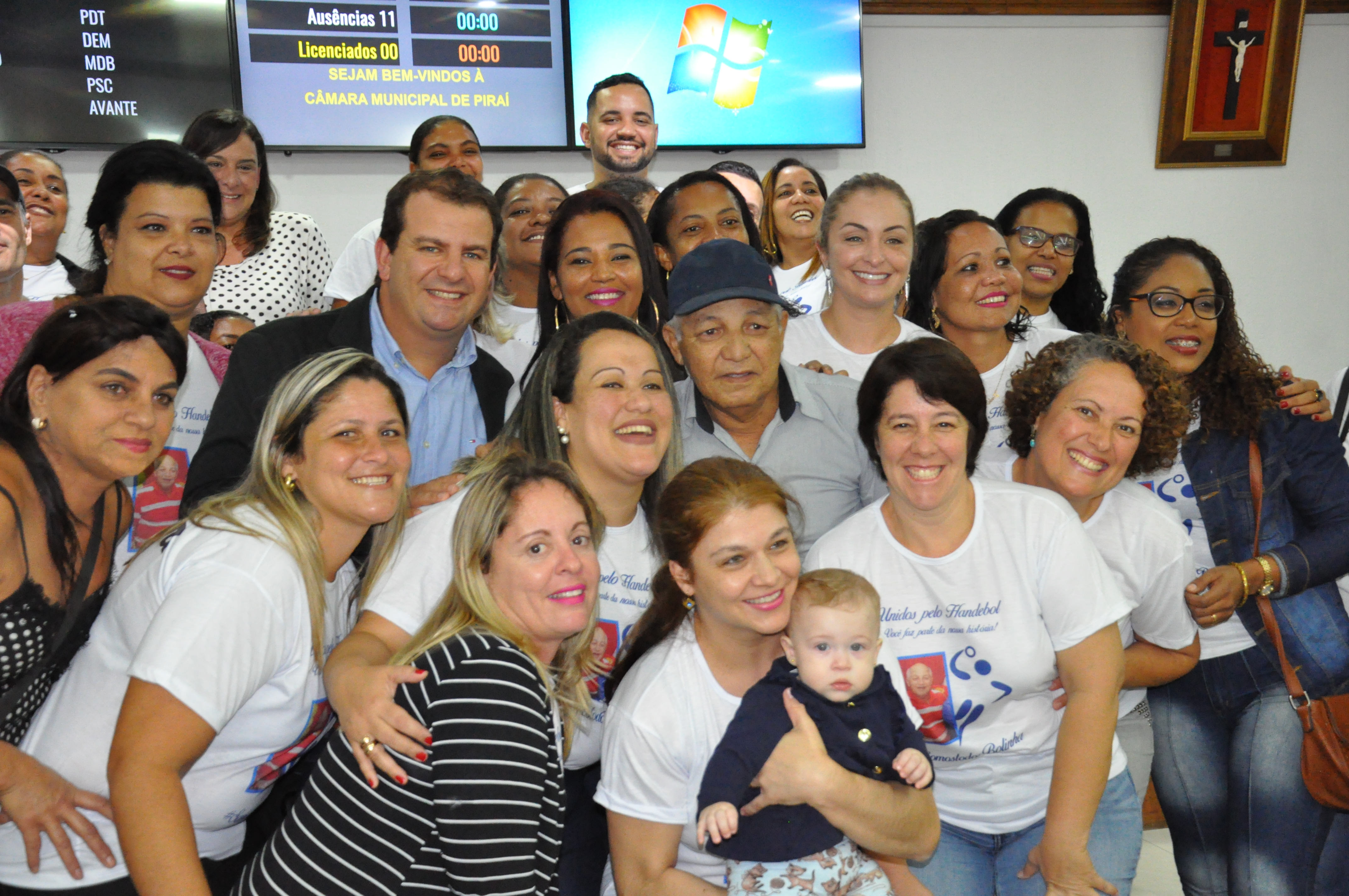 Com a presença de ex-alunos, professor Bolinha recebe Moção de Aplausos da Câmara