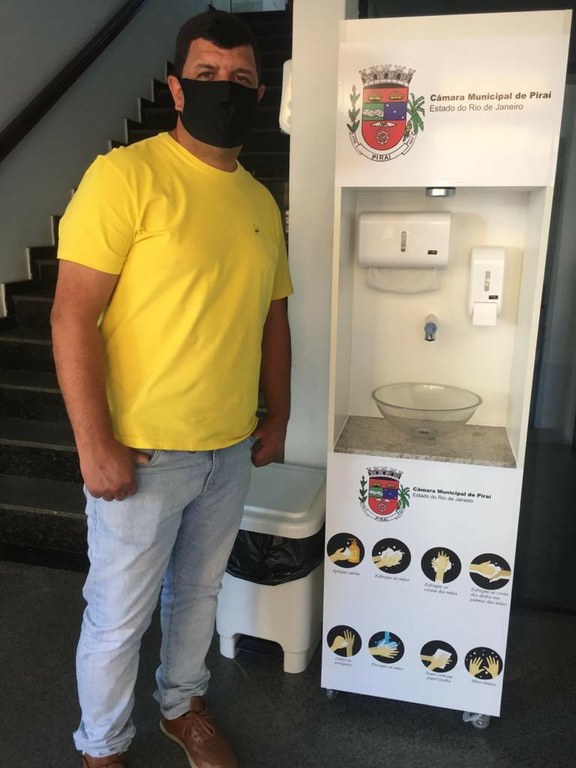 Covid-19: Pia pública é instalada na entrada da Câmara