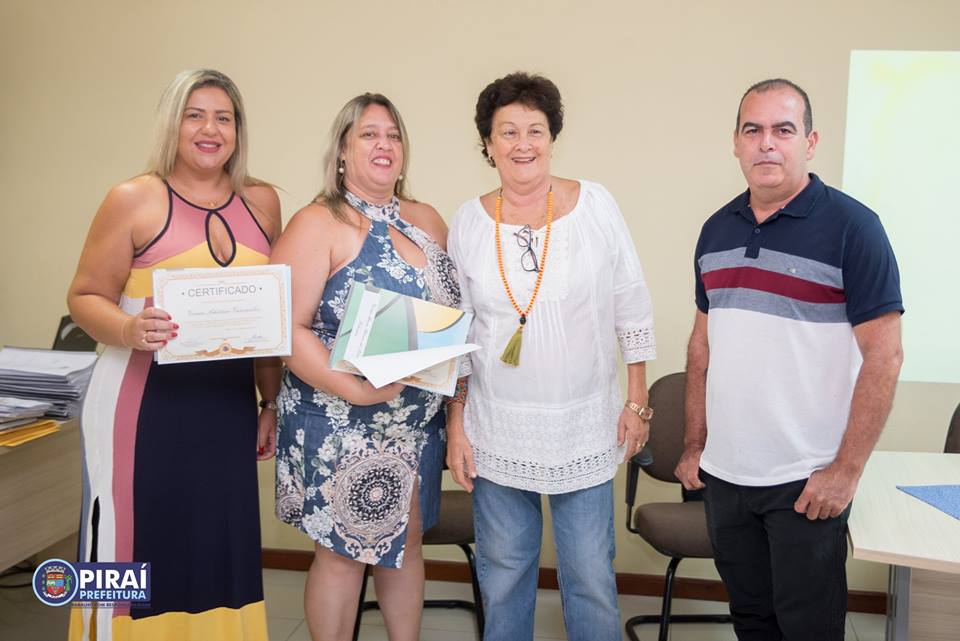 Flávio Banana prestigia posse de novos diretores escolares