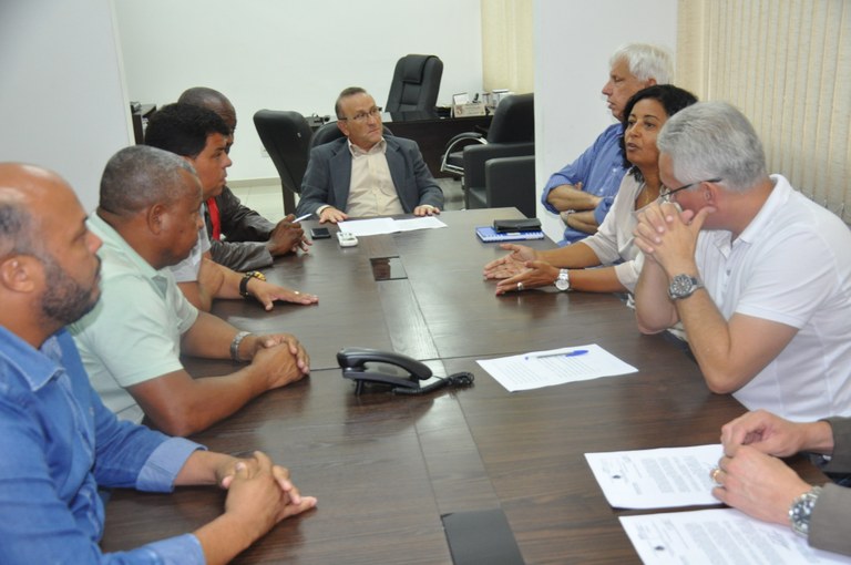 Parlamentares defendem reajuste salarial para servidores da prefeitura 