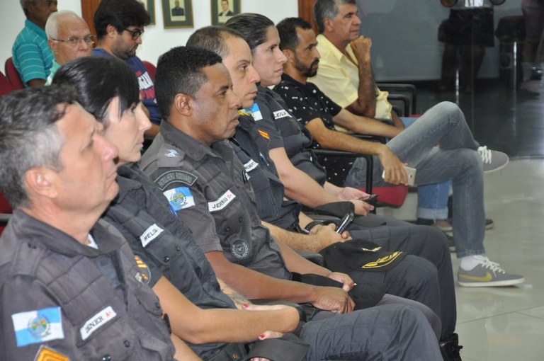    Policiais Militares recebem moção de aplausos