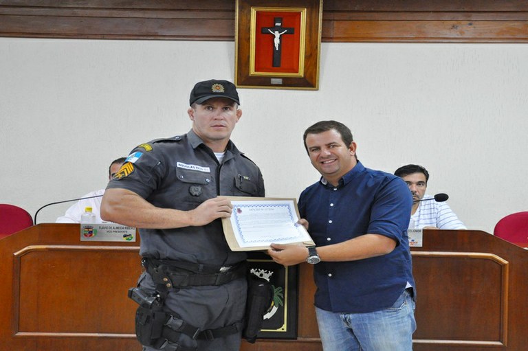 Presidente Júnior Rocha homenageia em sessão o Sargento Douglas 