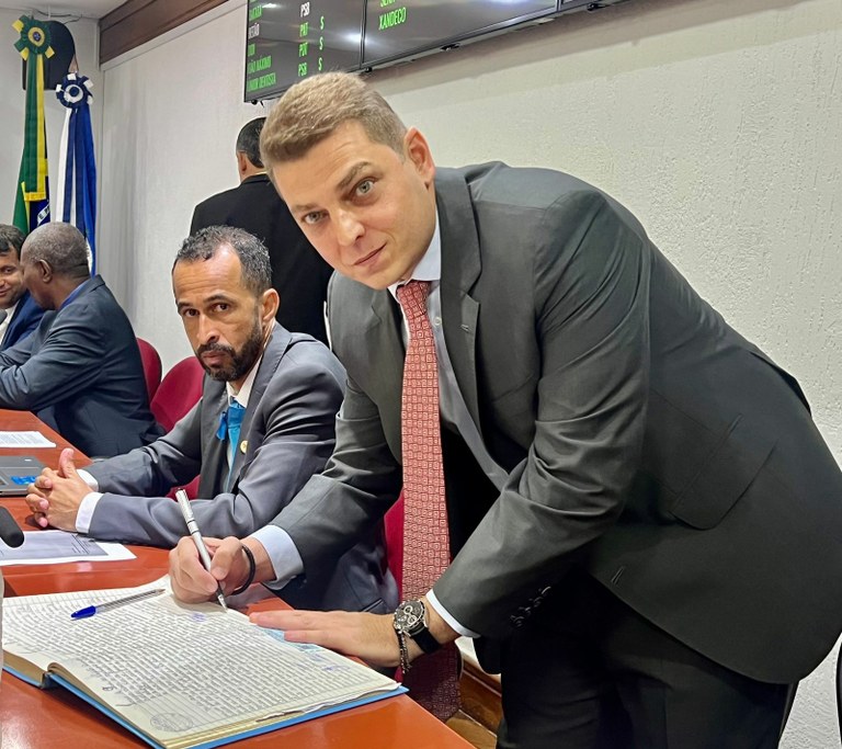 Vereador Betão toma posse na Câmara de Piraí