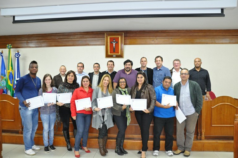 Vereador Eco Staccato faz entrega de Moção de Aplausos à equipe da  Secretaria de Cultura 