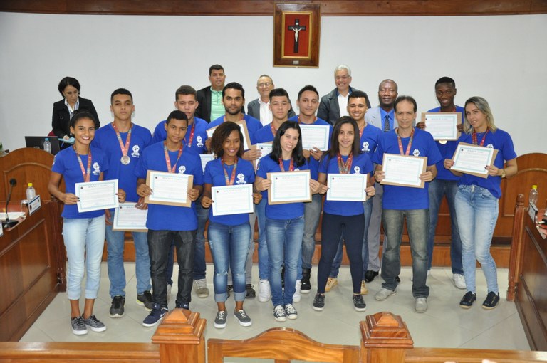 Vereador João Máximo homenageia os atletas do Karatê de Piraí.