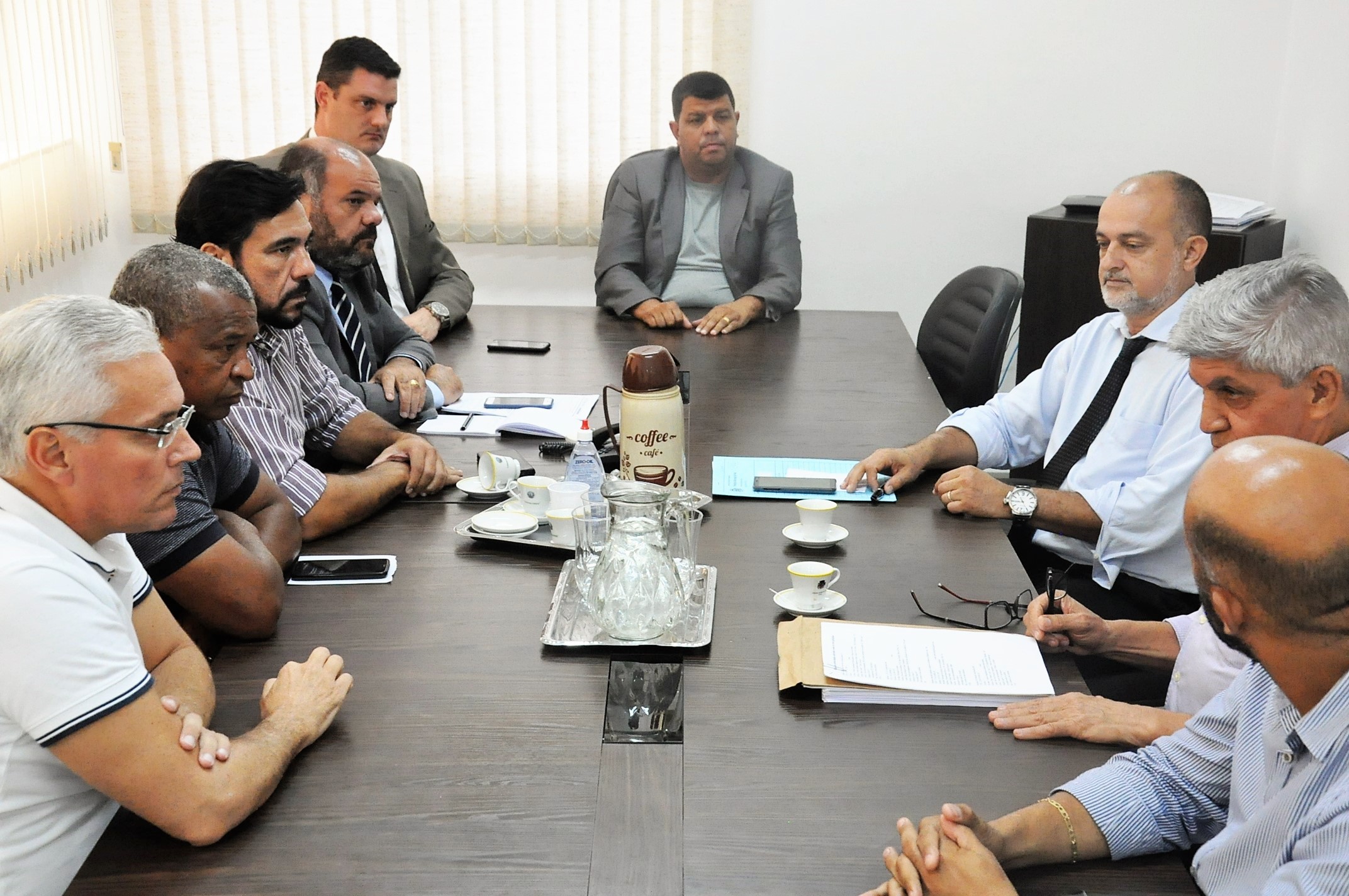 Vereadores questionam secretário sobre processo de instalação de novas empresas