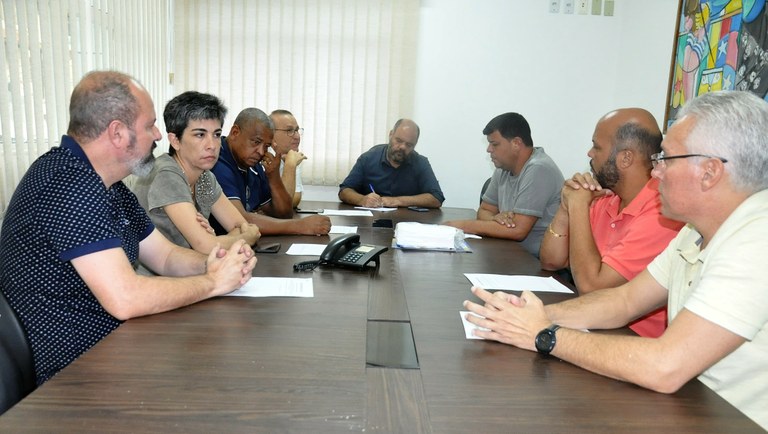 Vereadores recebem representante de empresa transportadora de produtos farmacêuticos 