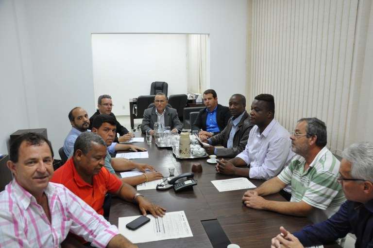  Vereadores se reúnem para tratar da reestruturação das linhas de ônibus que atendem a região