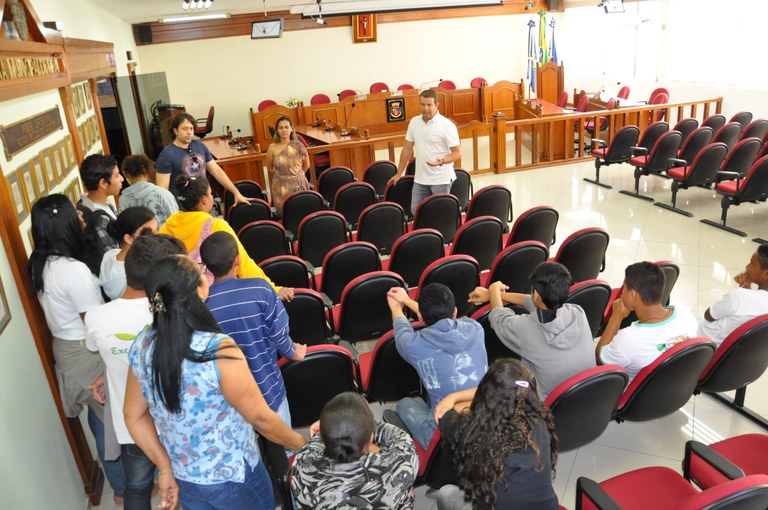Alunos e Professores do CIEP 158 Profª Margarida Thompson visitam o Legislativo de Piraí 