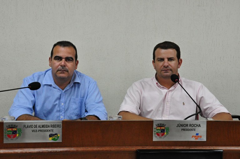 Júnior Rocha e Flávio Banana solicitam alteração nos horários das farmácias
