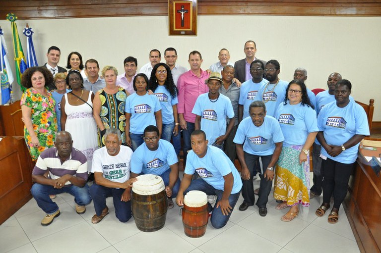 Vereador Darlei Gomes de Moraes homenageia os integrantes do Grupo de Jongo de Arrozal.